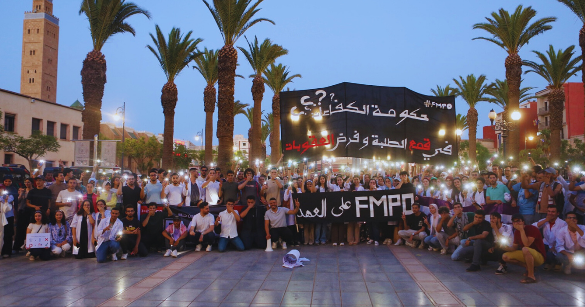 طلبة الطب والصيدلة