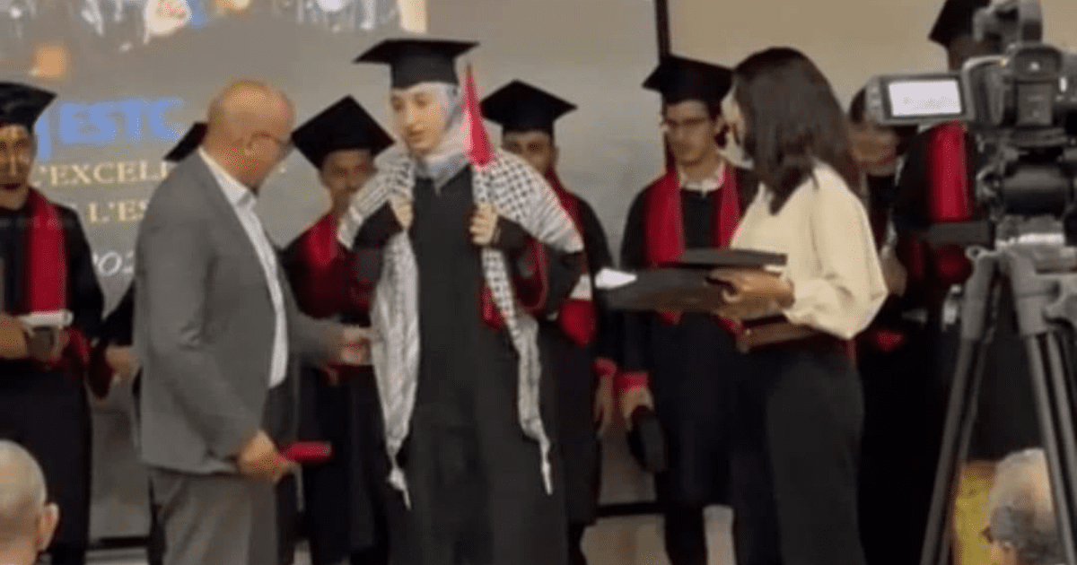 العميد والكوفية الفلسطينية