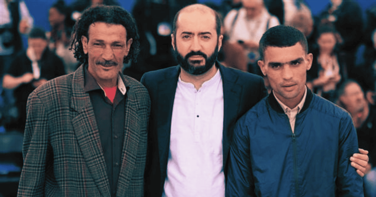 كلاب الصيد يتوج بالسوسنة السوداء