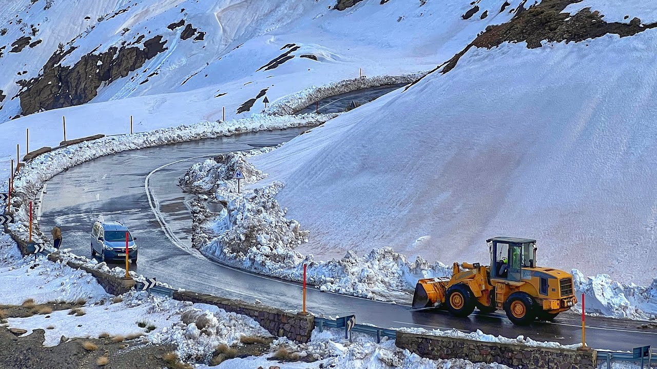 زخات مطرية وتساقط الثلوج